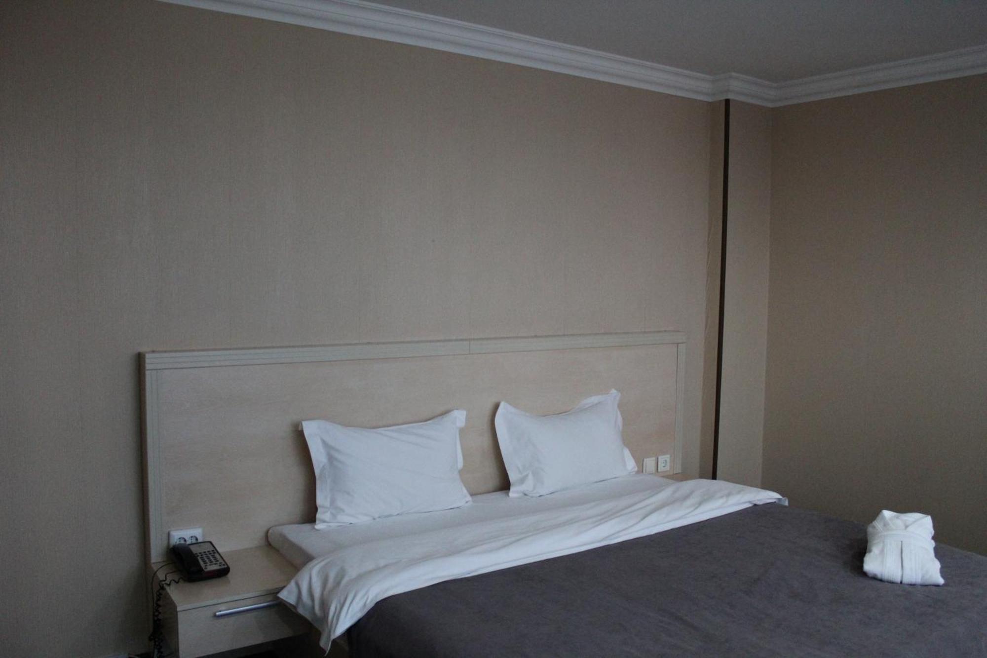 King Hotel Astana Buitenkant foto