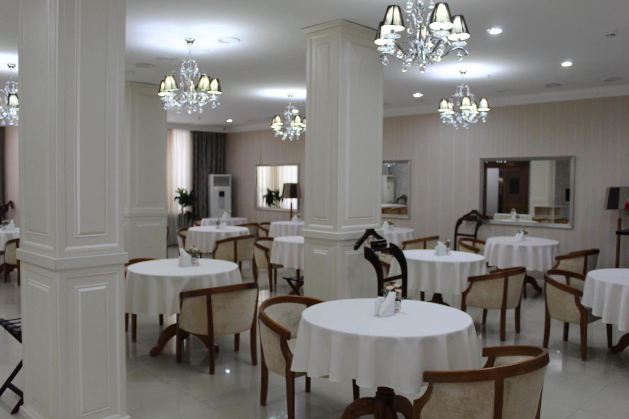 King Hotel Astana Buitenkant foto