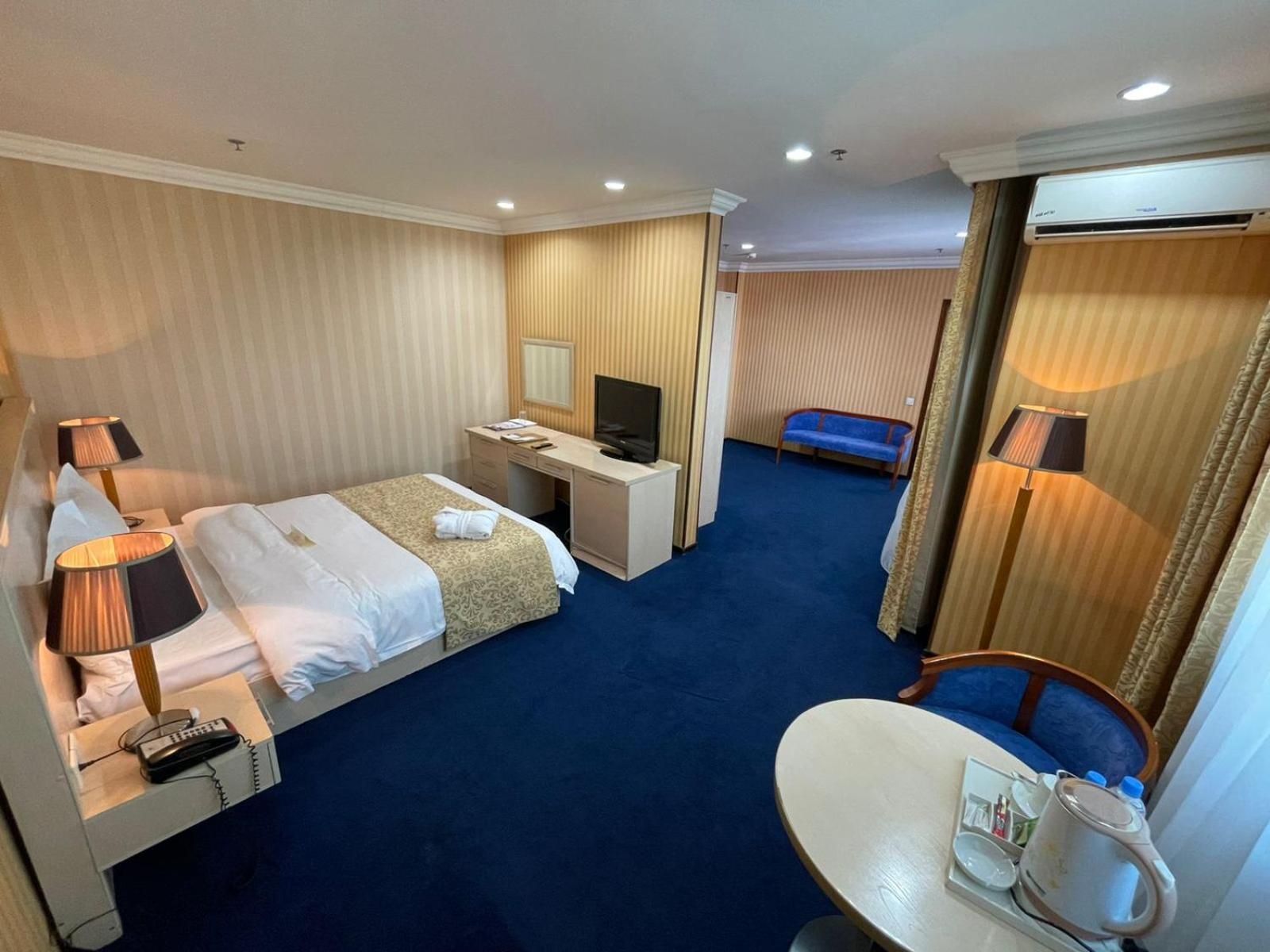 King Hotel Astana Buitenkant foto