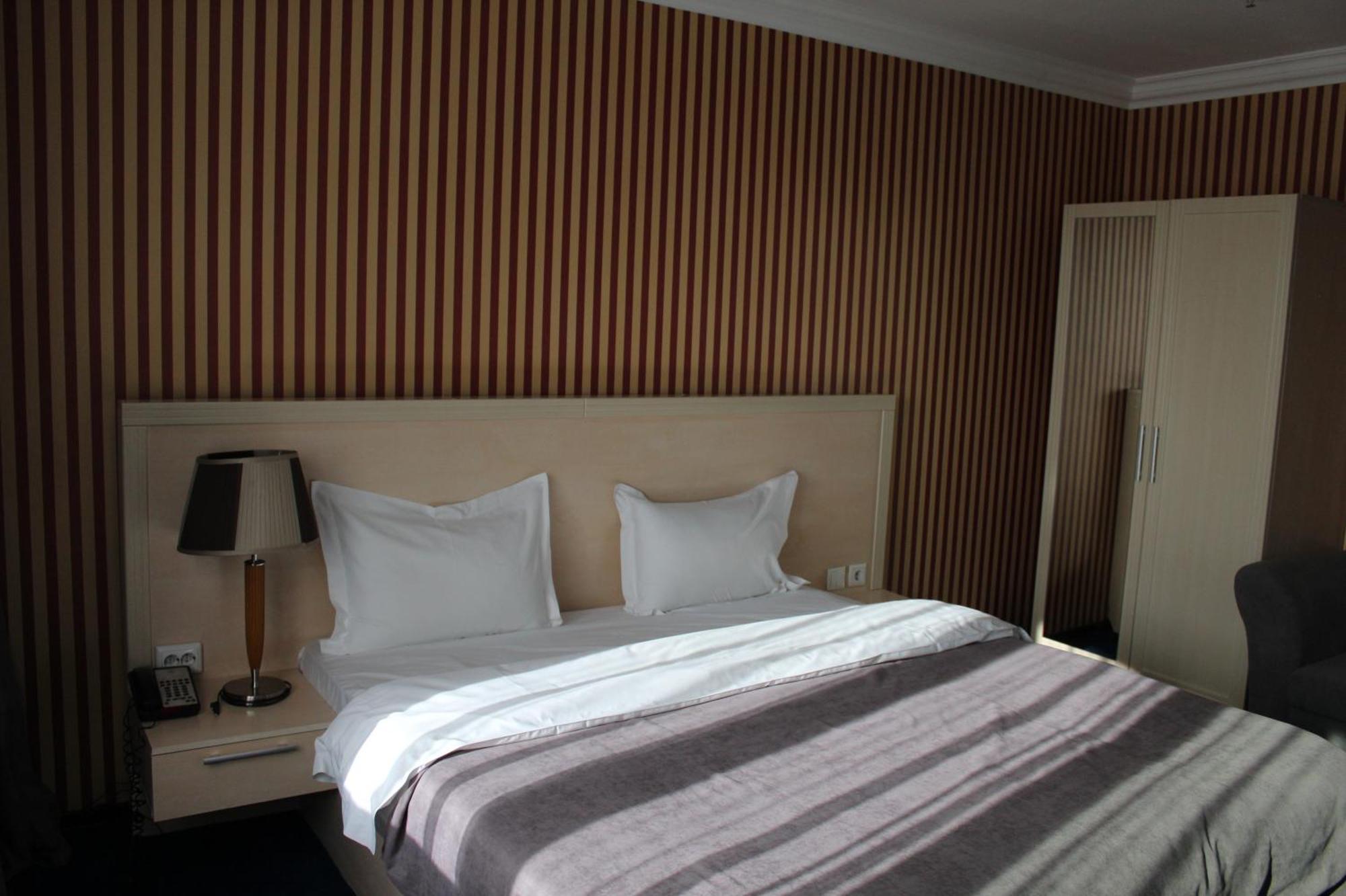 King Hotel Astana Buitenkant foto