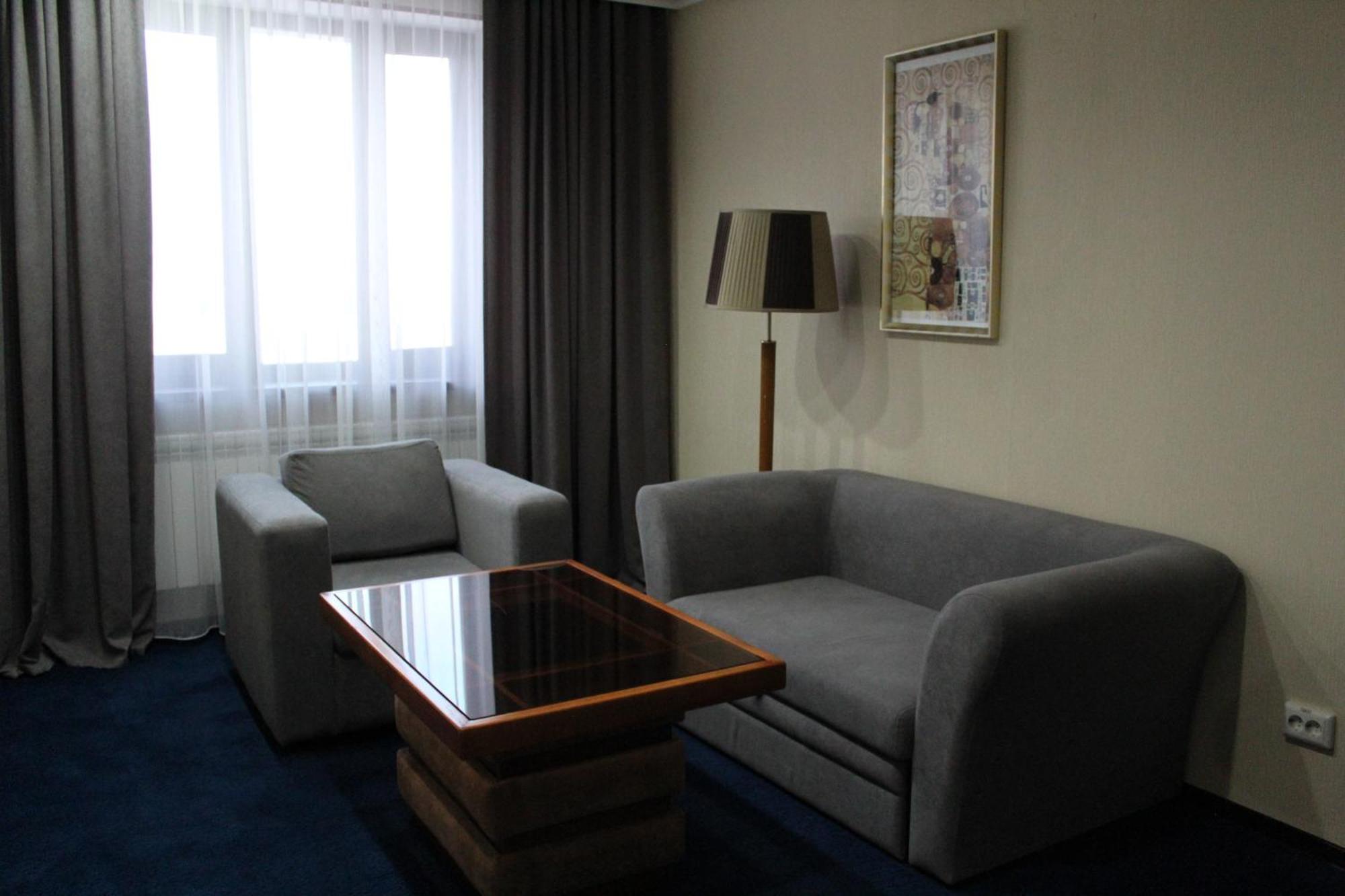 King Hotel Astana Buitenkant foto