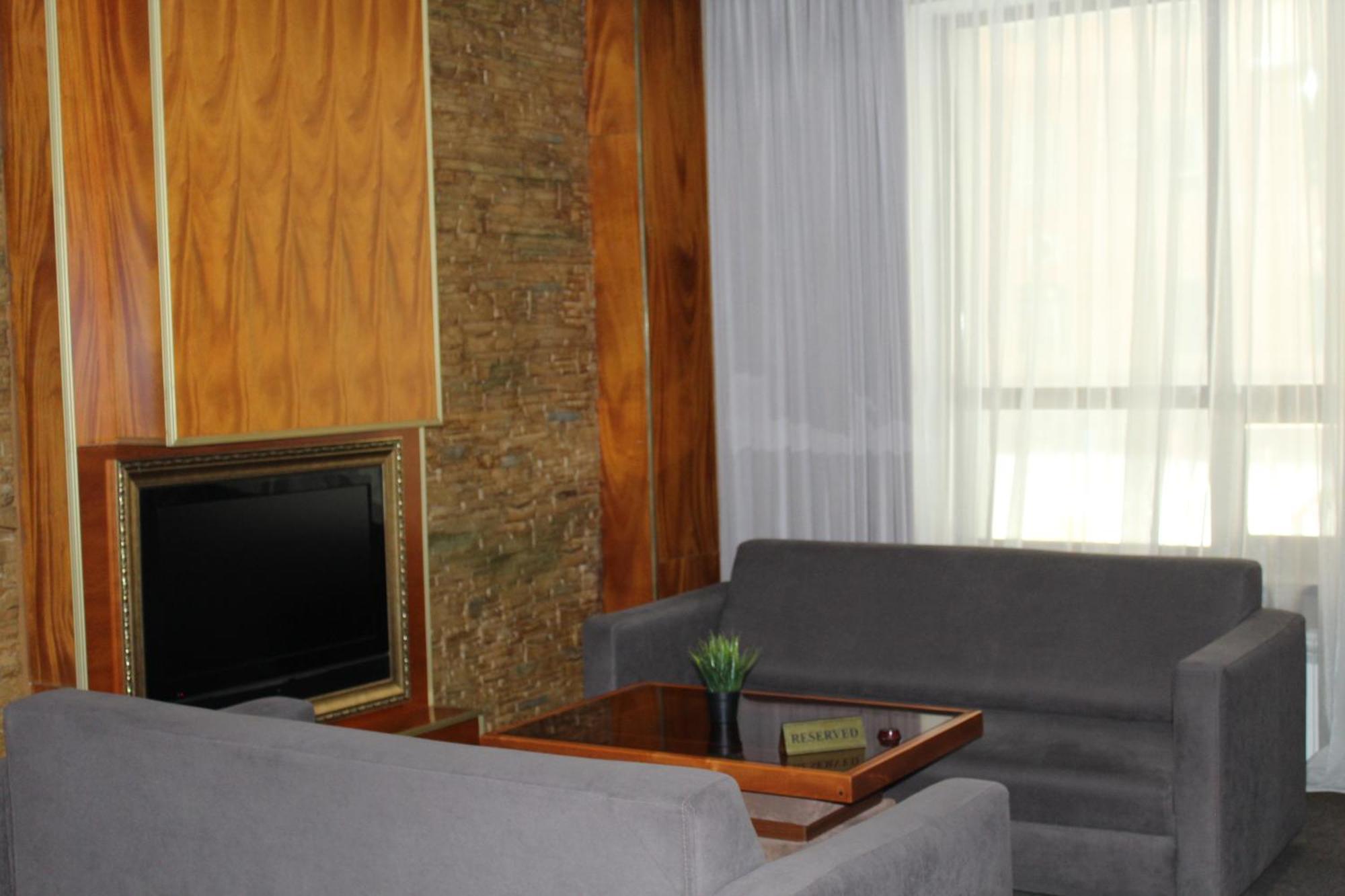 King Hotel Astana Buitenkant foto