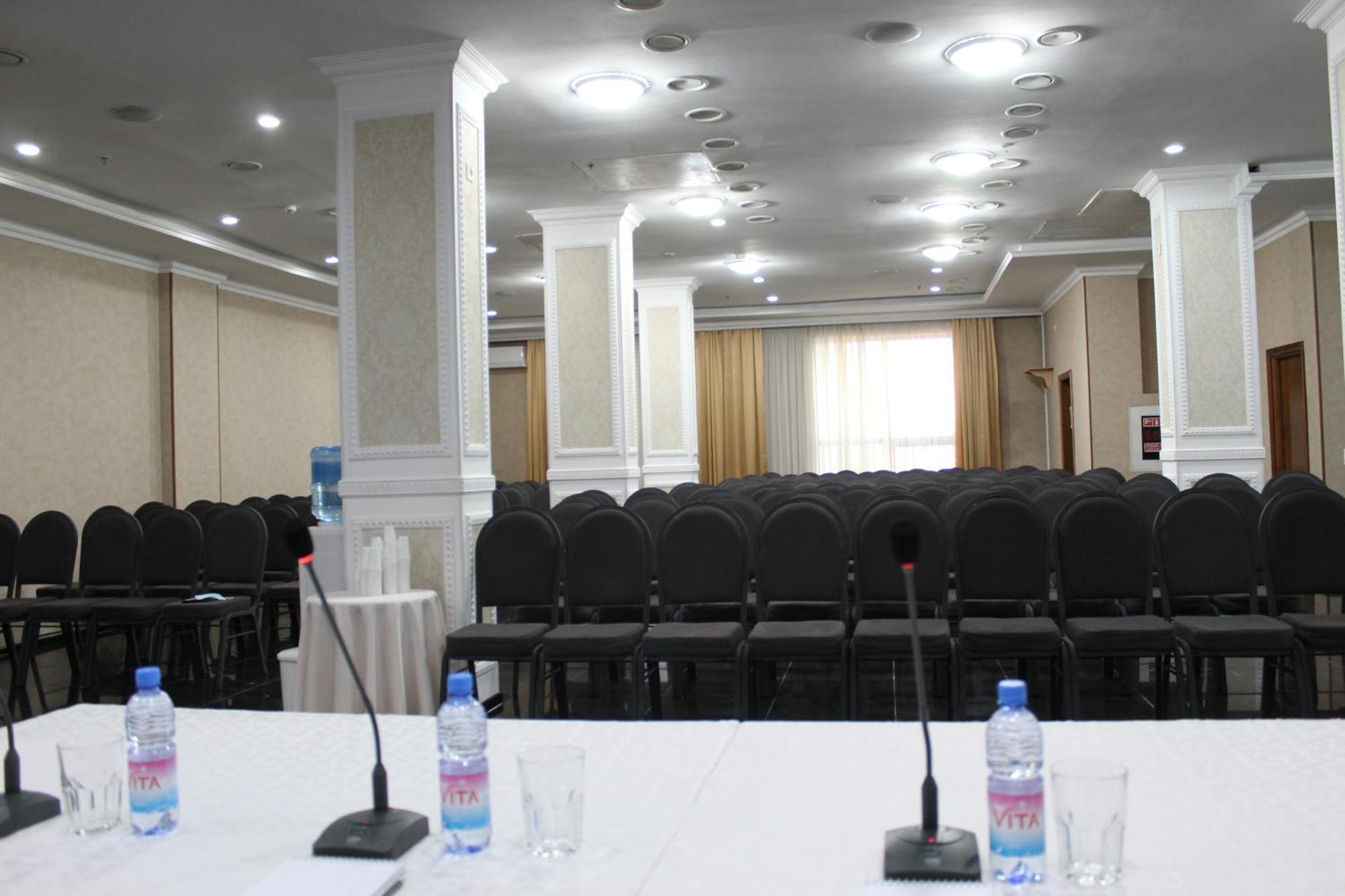 King Hotel Astana Buitenkant foto