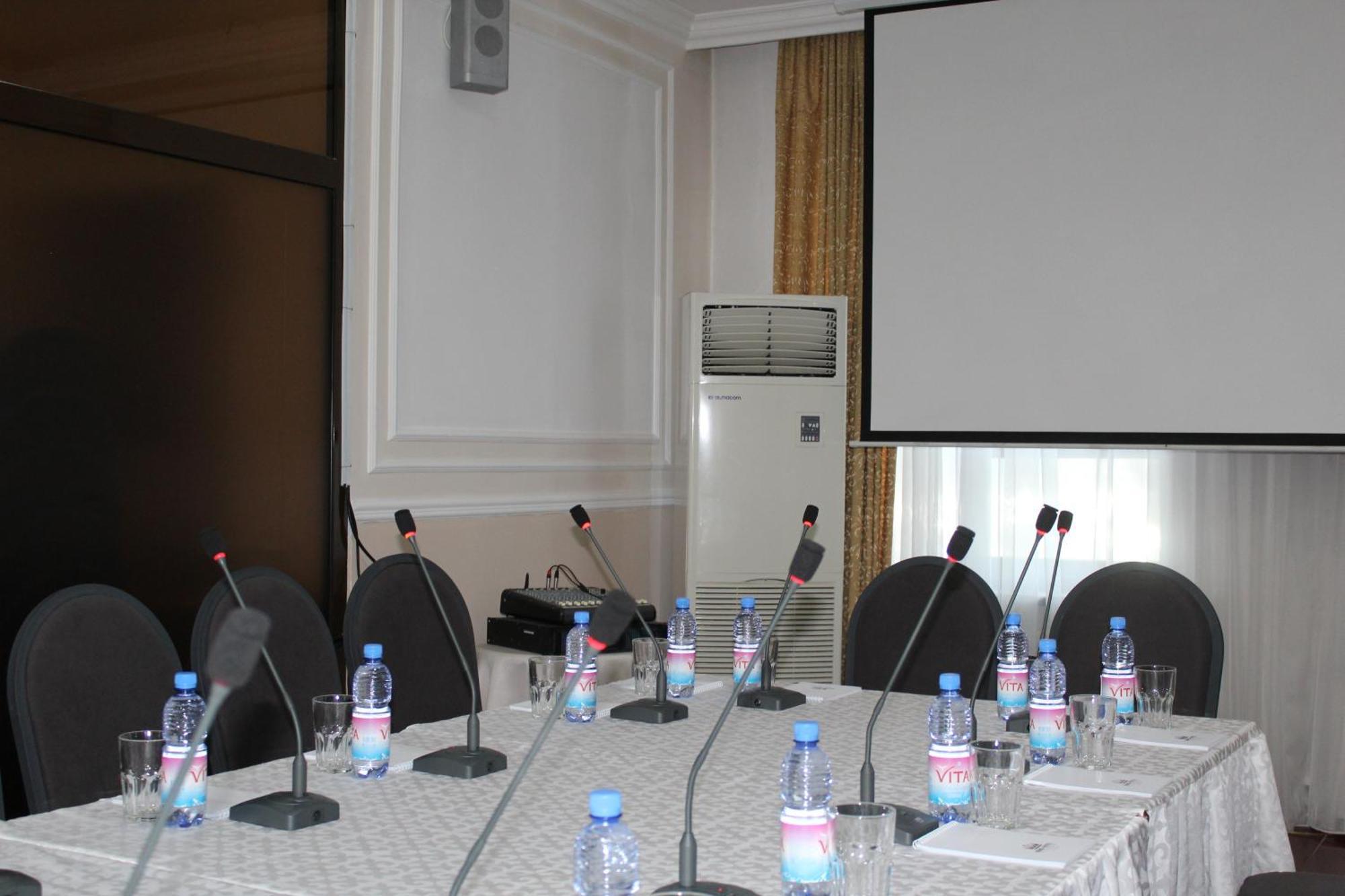 King Hotel Astana Buitenkant foto