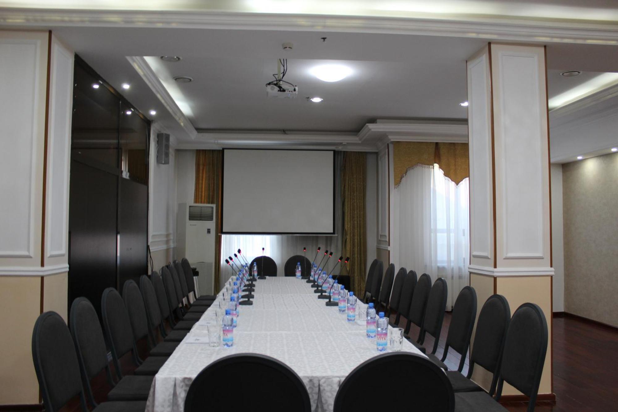 King Hotel Astana Buitenkant foto