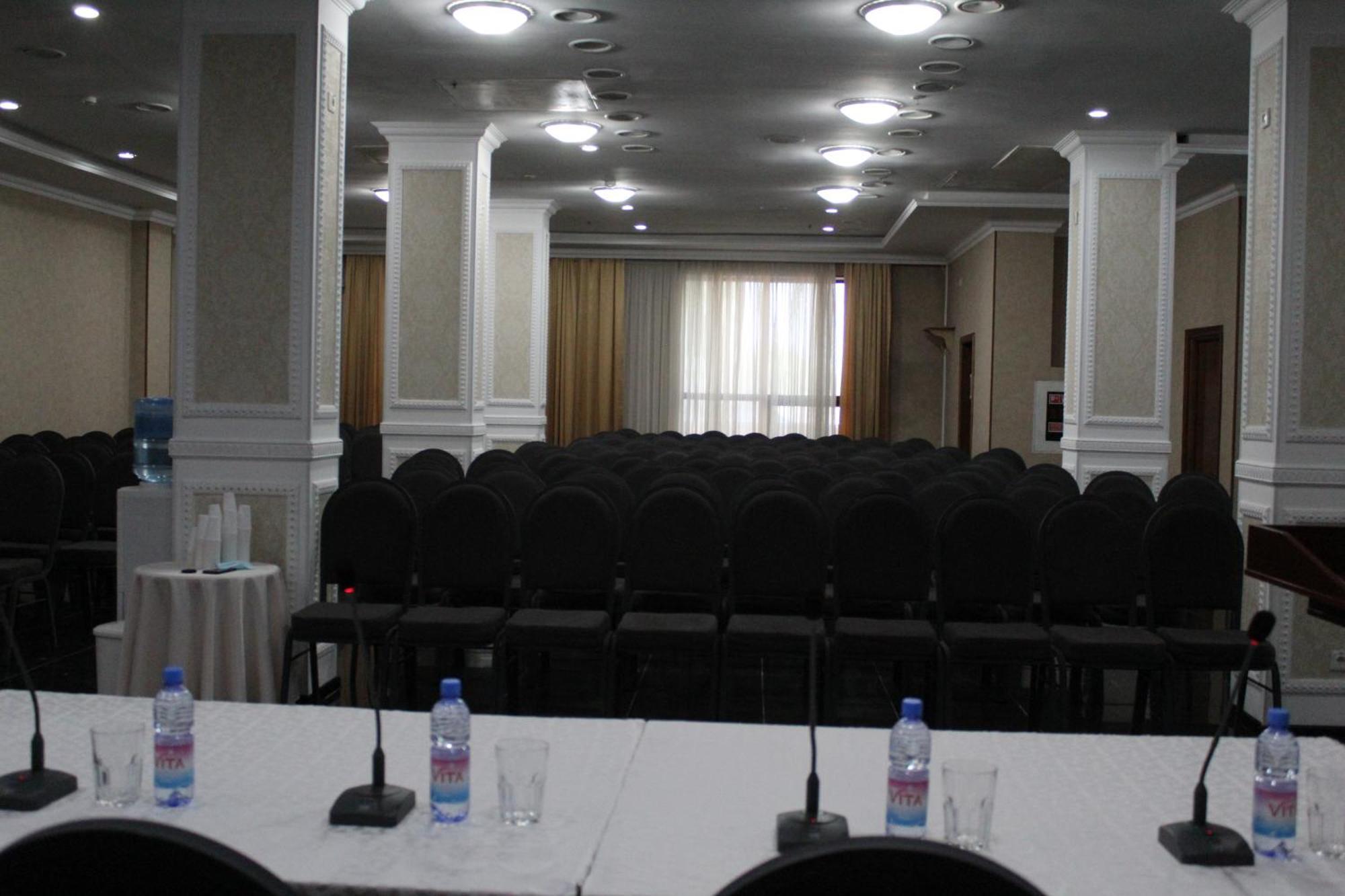 King Hotel Astana Buitenkant foto